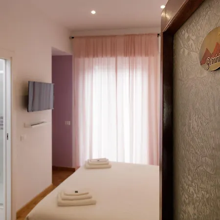 לינה וארוחת בוקר G&g 4*